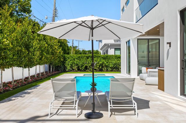 1051 NE 2nd Terrace, Boca Raton, FL 33432