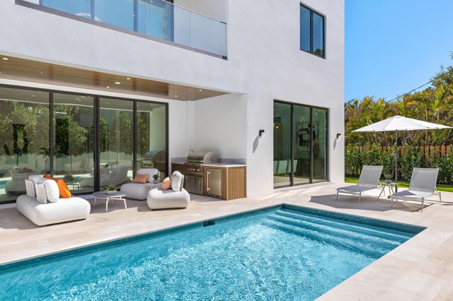 1051 NE 2nd Terrace, Boca Raton, FL 33432