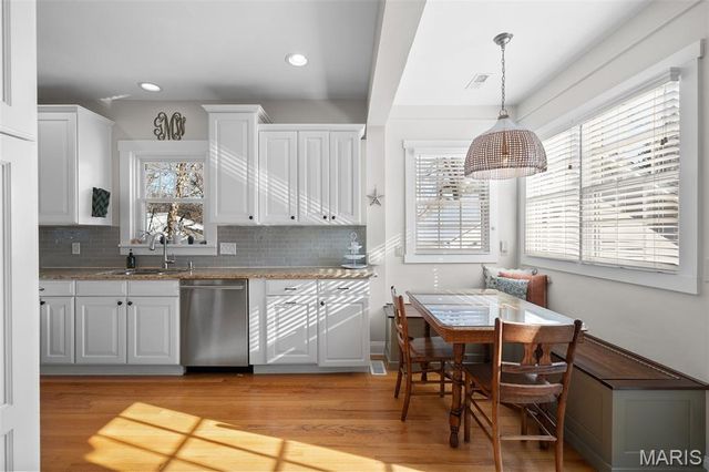 716 N Kirkwood Road, Kirkwood, MO 63122