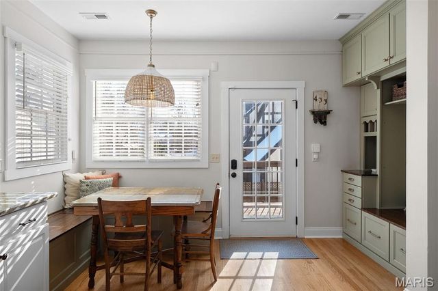 716 N Kirkwood Road, Kirkwood, MO 63122