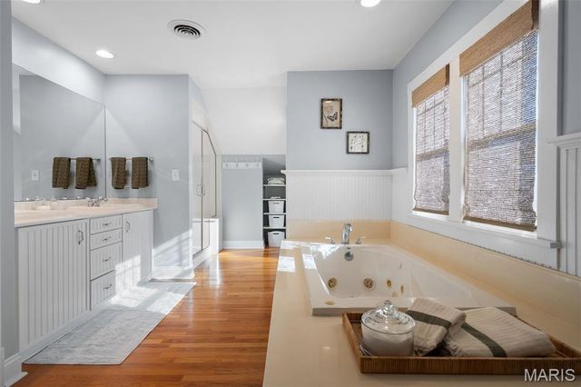 716 N Kirkwood Road, Kirkwood, MO 63122