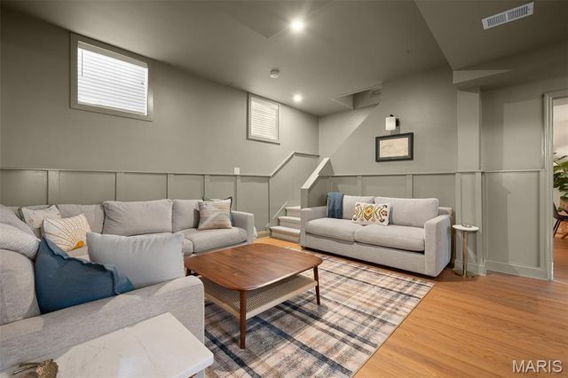 716 N Kirkwood Road, Kirkwood, MO 63122