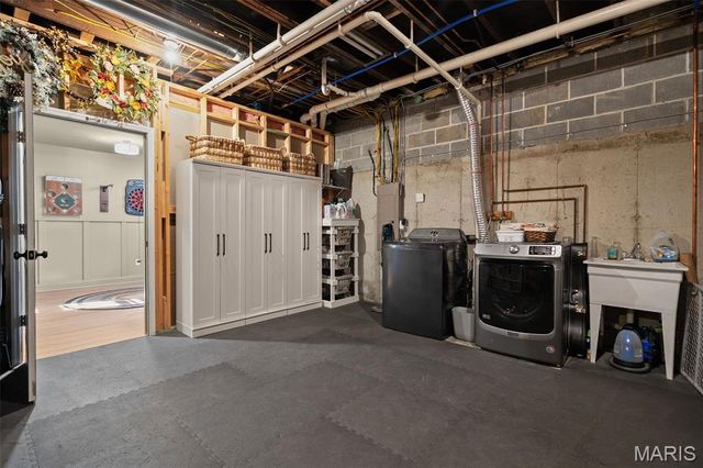 716 N Kirkwood Road, Kirkwood, MO 63122