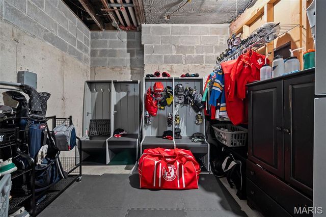 716 N Kirkwood Road, Kirkwood, MO 63122