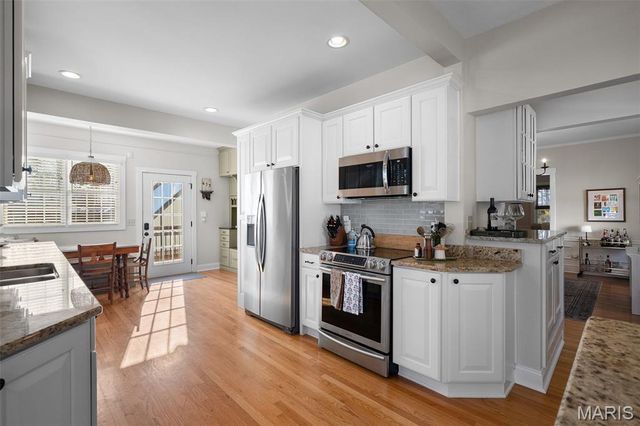 716 N Kirkwood Road, Kirkwood, MO 63122