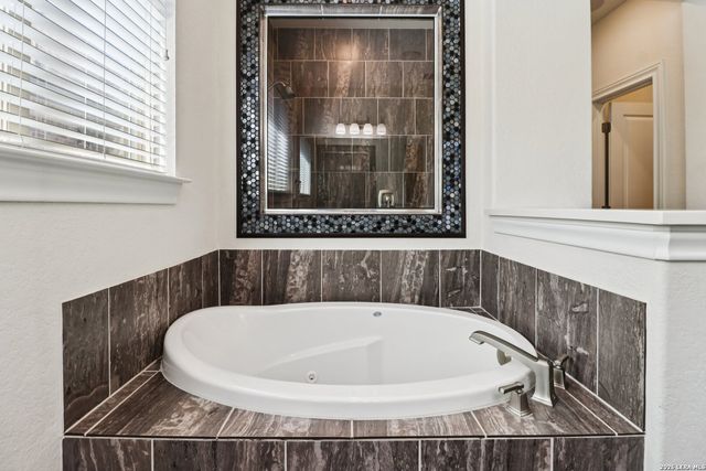 988 Carriage Loop, New Braunfels, TX 78132