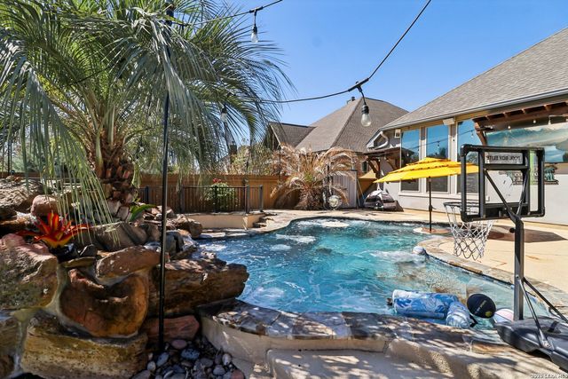 988 Carriage Loop, New Braunfels, TX 78132