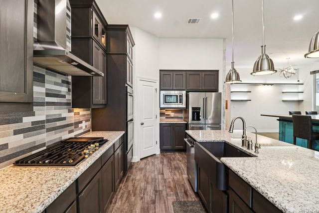 988 Carriage Loop, New Braunfels, TX 78132