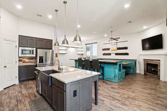 988 Carriage Loop, New Braunfels, TX 78132