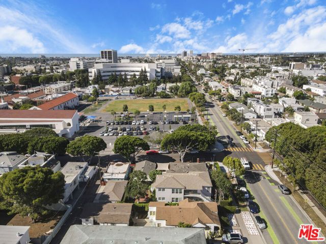 2440 Arizona Avenue, Santa Monica, CA 90404