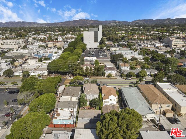 2440 Arizona Avenue, Santa Monica, CA 90404