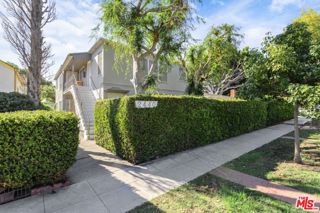 2440 Arizona Avenue, Santa Monica, CA 90404