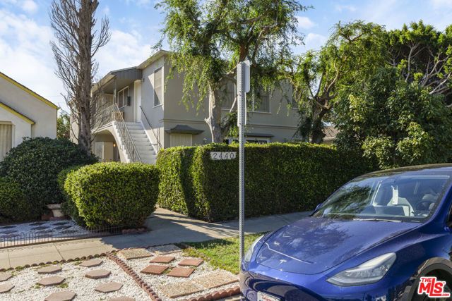 2440 Arizona Avenue, Santa Monica, CA 90404