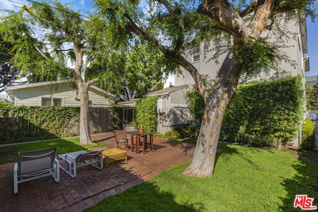 2440 Arizona Avenue, Santa Monica, CA 90404