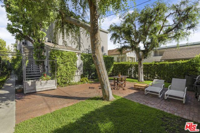 2440 Arizona Avenue, Santa Monica, CA 90404