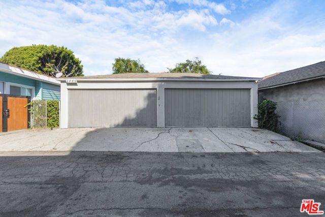 2440 Arizona Avenue, Santa Monica, CA 90404
