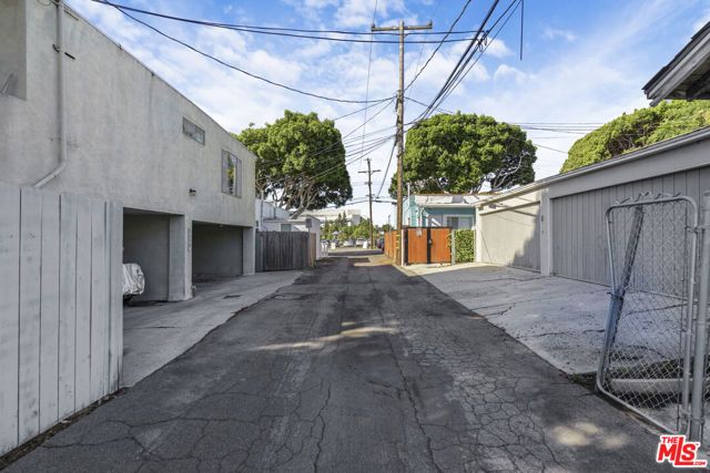 2440 Arizona Avenue, Santa Monica, CA 90404