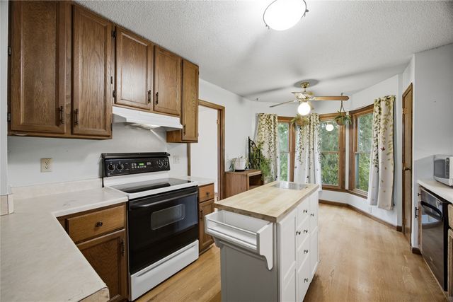 6820 Boulder Drive NW, Cedar Rapids, IA 52405