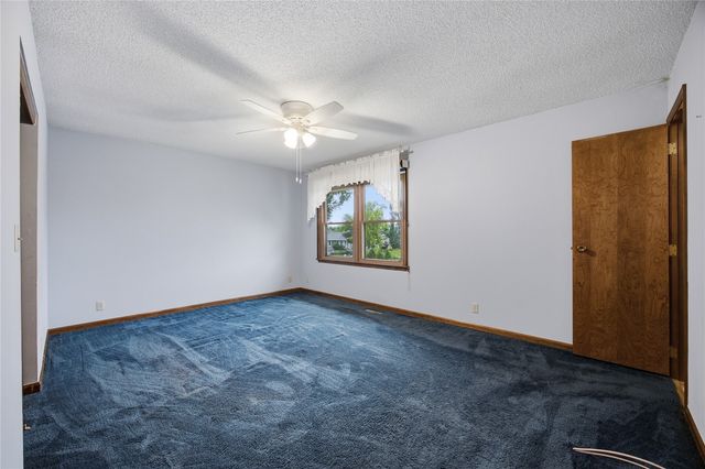 6820 Boulder Drive NW, Cedar Rapids, IA 52405