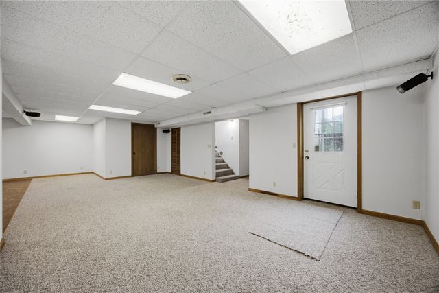 6820 Boulder Drive NW, Cedar Rapids, IA 52405