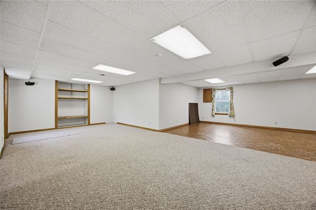 6820 Boulder Drive NW, Cedar Rapids, IA 52405