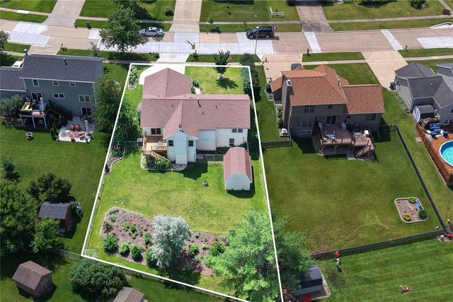 6820 Boulder Drive NW, Cedar Rapids, IA 52405