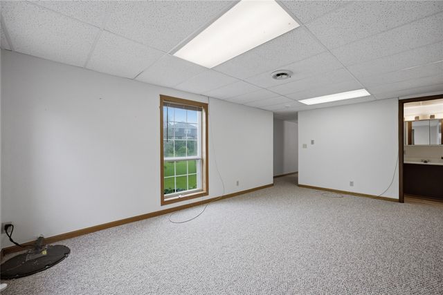 6820 Boulder Drive NW, Cedar Rapids, IA 52405