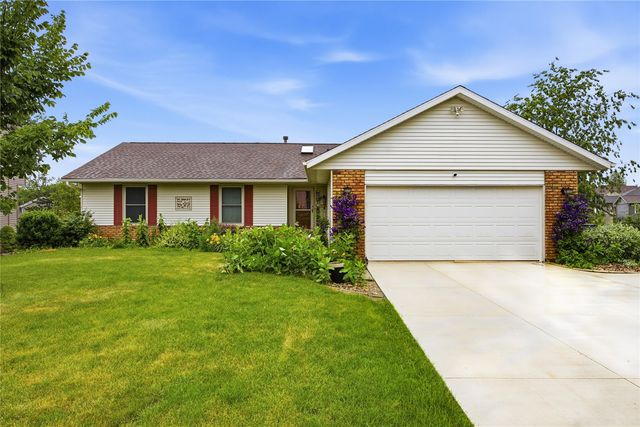 6820 Boulder Drive NW, Cedar Rapids, IA 52405