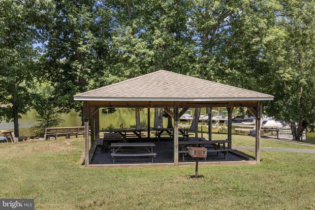 249 DERBY LN, Louisa, VA 23093