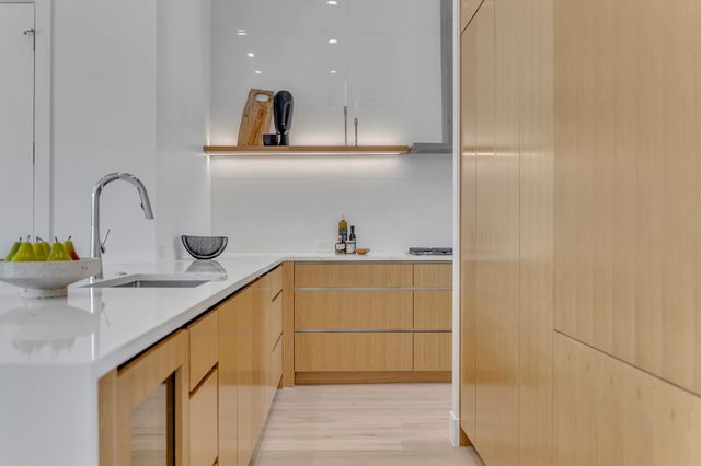 610 N Oak Cliff Boulevard 203, Dallas, TX 75208