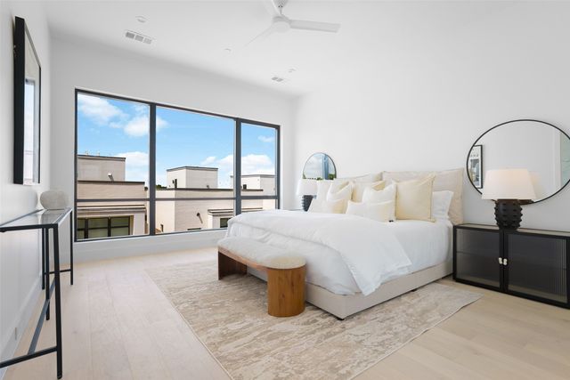 610 N Oak Cliff Boulevard 203, Dallas, TX 75208