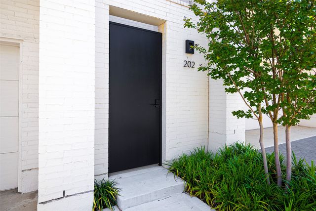 610 N Oak Cliff Boulevard 203, Dallas, TX 75208