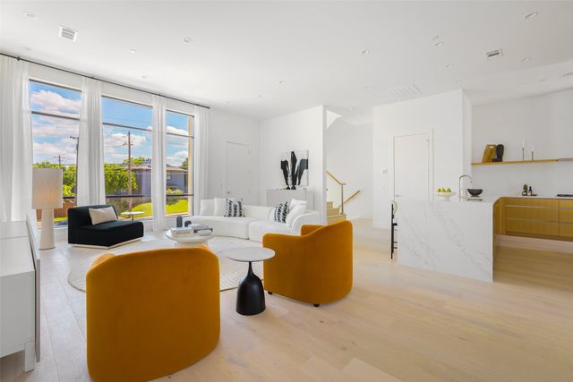 610 N Oak Cliff Boulevard 203, Dallas, TX 75208