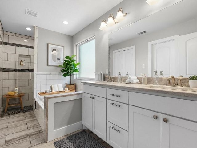 2700 Refugio Avenue, Fort Worth, TX 76164