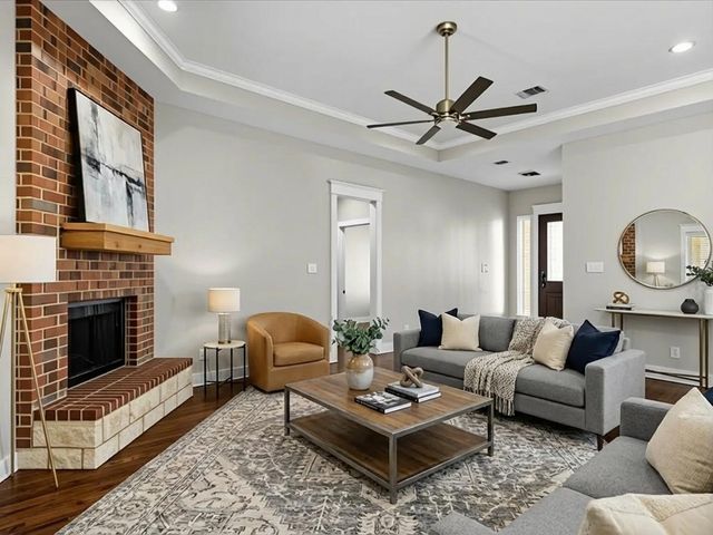 2700 Refugio Avenue, Fort Worth, TX 76164