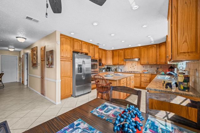 1500 W Lynn Street, Slaton, TX 79364