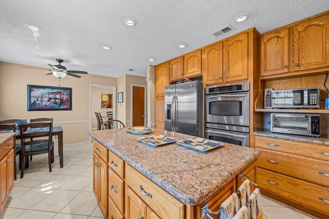 1500 W Lynn Street, Slaton, TX 79364