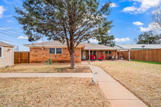 1500 W Lynn Street, Slaton, TX 79364