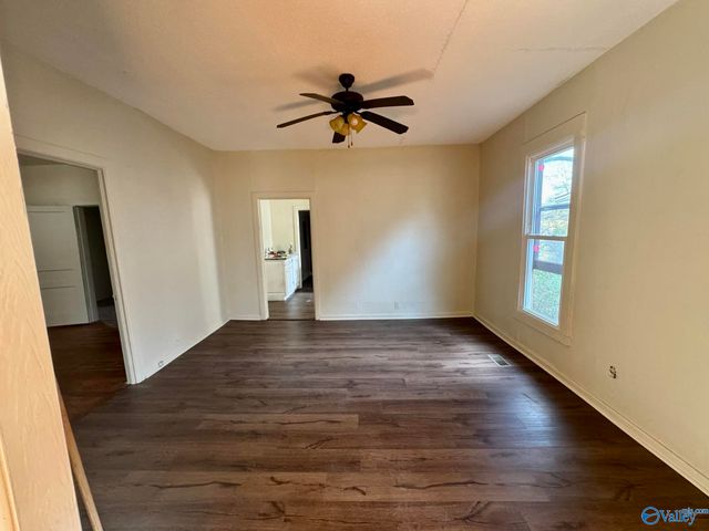 210 4th Avenue NW, Decatur, AL 35601