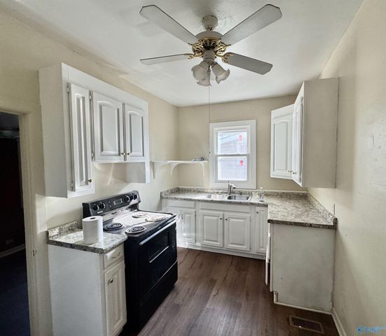 210 4th Avenue NW, Decatur, AL 35601