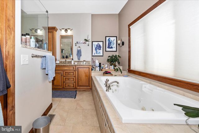 6740 ST ANNES DR, Fayetteville, PA 17222