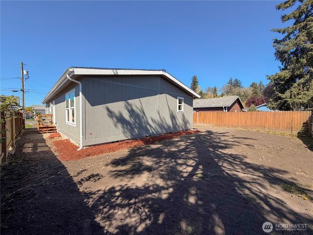 202 S 9th Avenue, Kelso, WA 98626