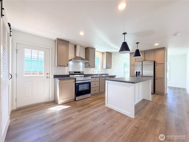 202 S 9th Avenue, Kelso, WA 98626