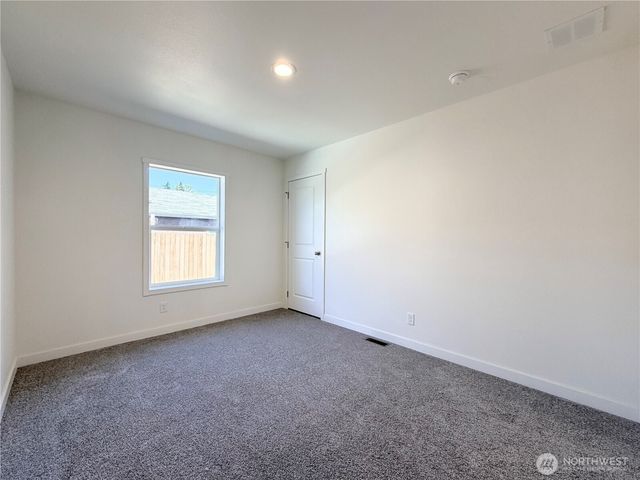 202 S 9th Avenue, Kelso, WA 98626