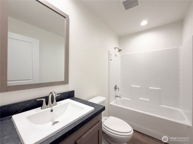 202 S 9th Avenue, Kelso, WA 98626