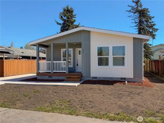 202 S 9th Avenue, Kelso, WA 98626