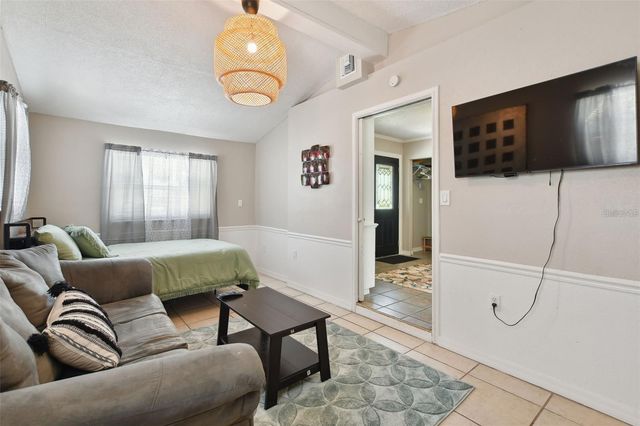 4818 HOLIDAY DRIVE, Tampa, FL 33615