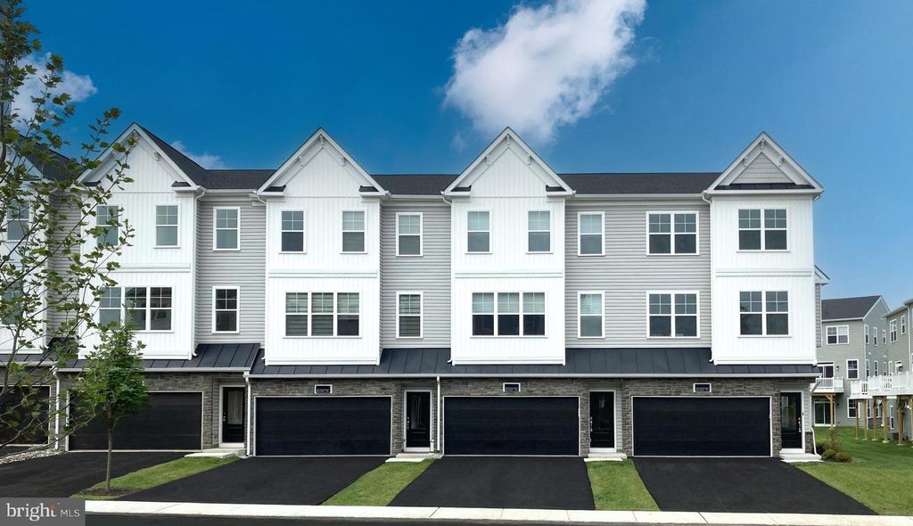 32 WARREN DR #15, Chalfont, PA 18914