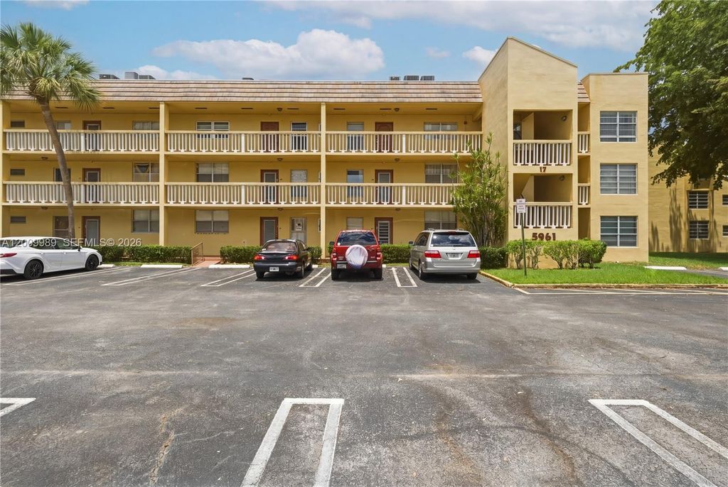 5961 NW 61st Ave 111, Tamarac, FL 33319