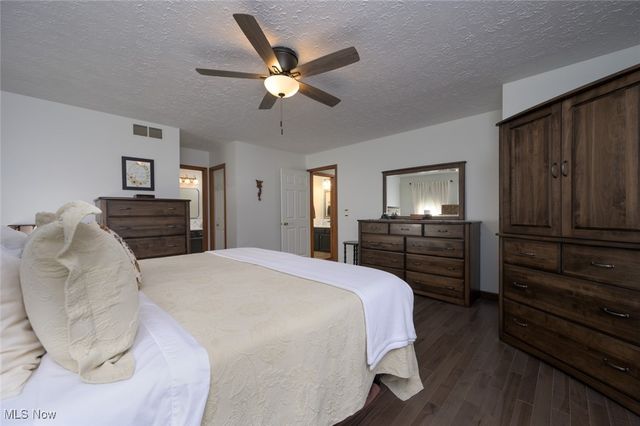 574 Fieldstone Drive, Amherst, OH 44001